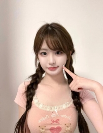 超級清純猶如仙女下凡 各種自拍都美艷勾魂