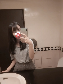 有一位莊敬在校學生妹 第一次下海 18歲