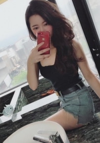 玩的很開的OL  很會接吻  口交技術不錯