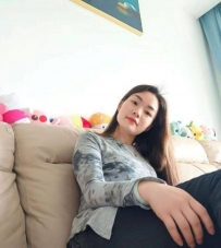 穿上絲襪秀美腿玩騷逼，特別有少婦韻味