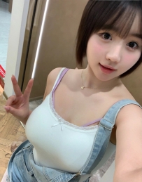 但她胸前卻充滿了性感誘人的D奶