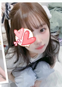 清純漂亮可人的鄰家女孩 平時喜歡唱歌跳舞 活潑開朗